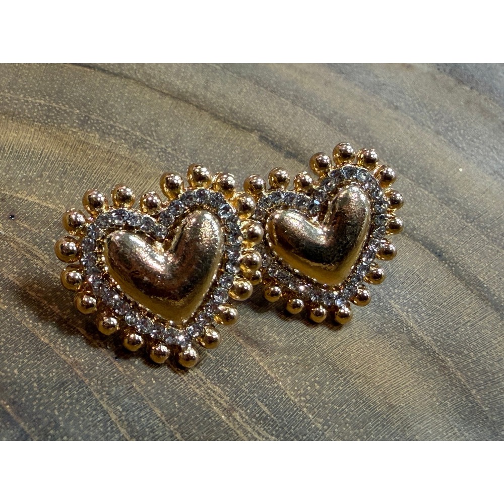 Vintage Style Gold Tone Puffy Heart Crystal Halo Scallop Stud Earrings NEW